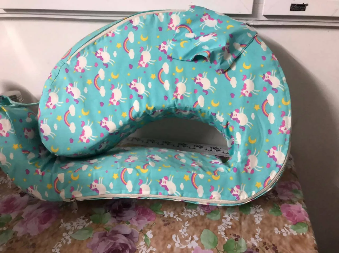 BABYHUG Baby Feeding Pillow