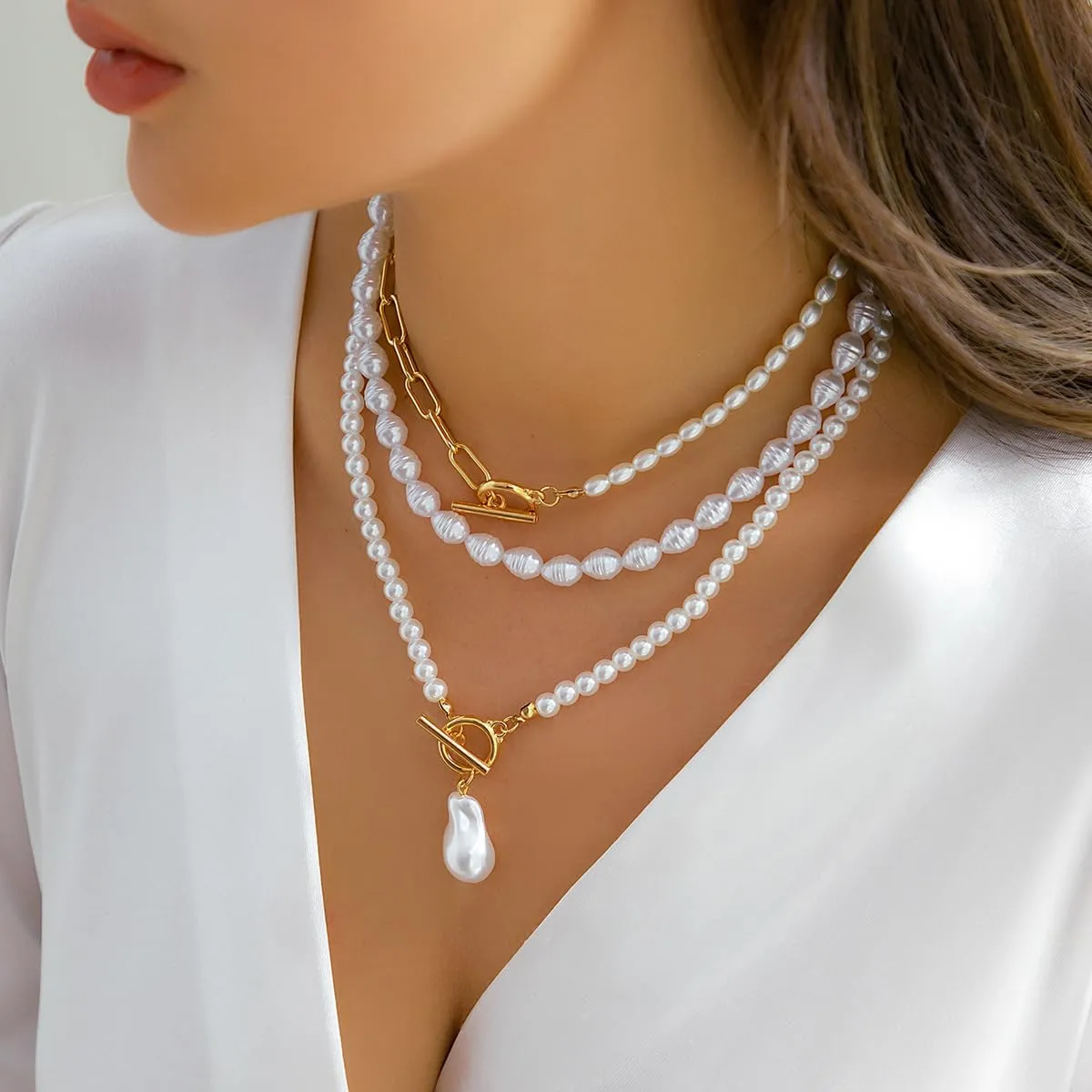 Dainty Layered Pearl Necklaces for Women Gold/Silver Paperclip Chain Pearl Choker Necklaces for Women Vintage Toggle Necklace Chunky Baroque Pearl Necklace