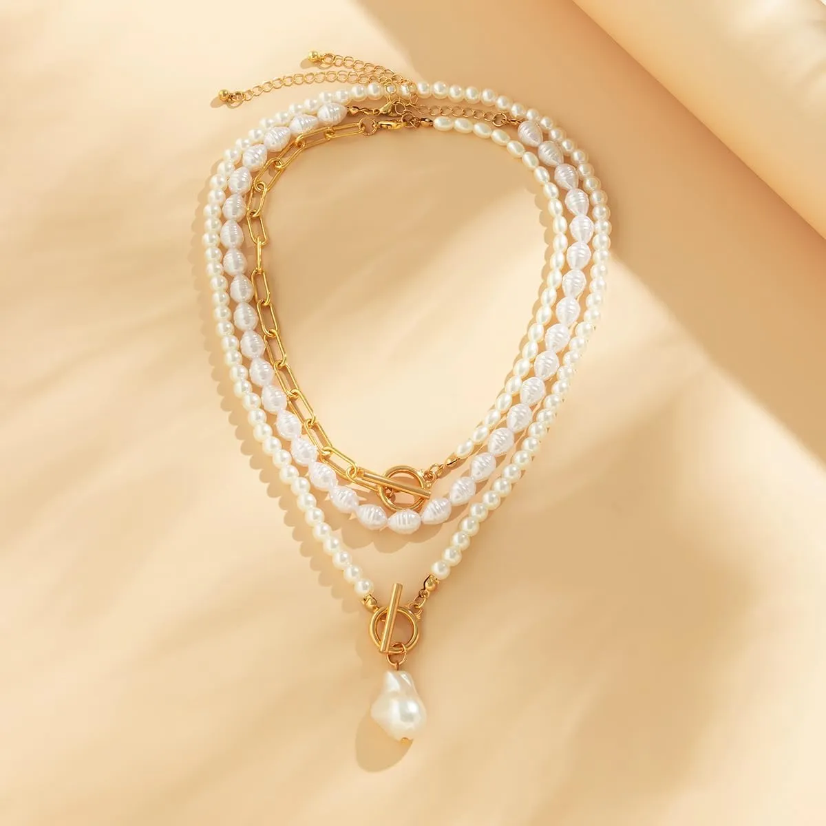 Dainty Layered Pearl Necklaces for Women Gold/Silver Paperclip Chain Pearl Choker Necklaces for Women Vintage Toggle Necklace Chunky Baroque Pearl Necklace
