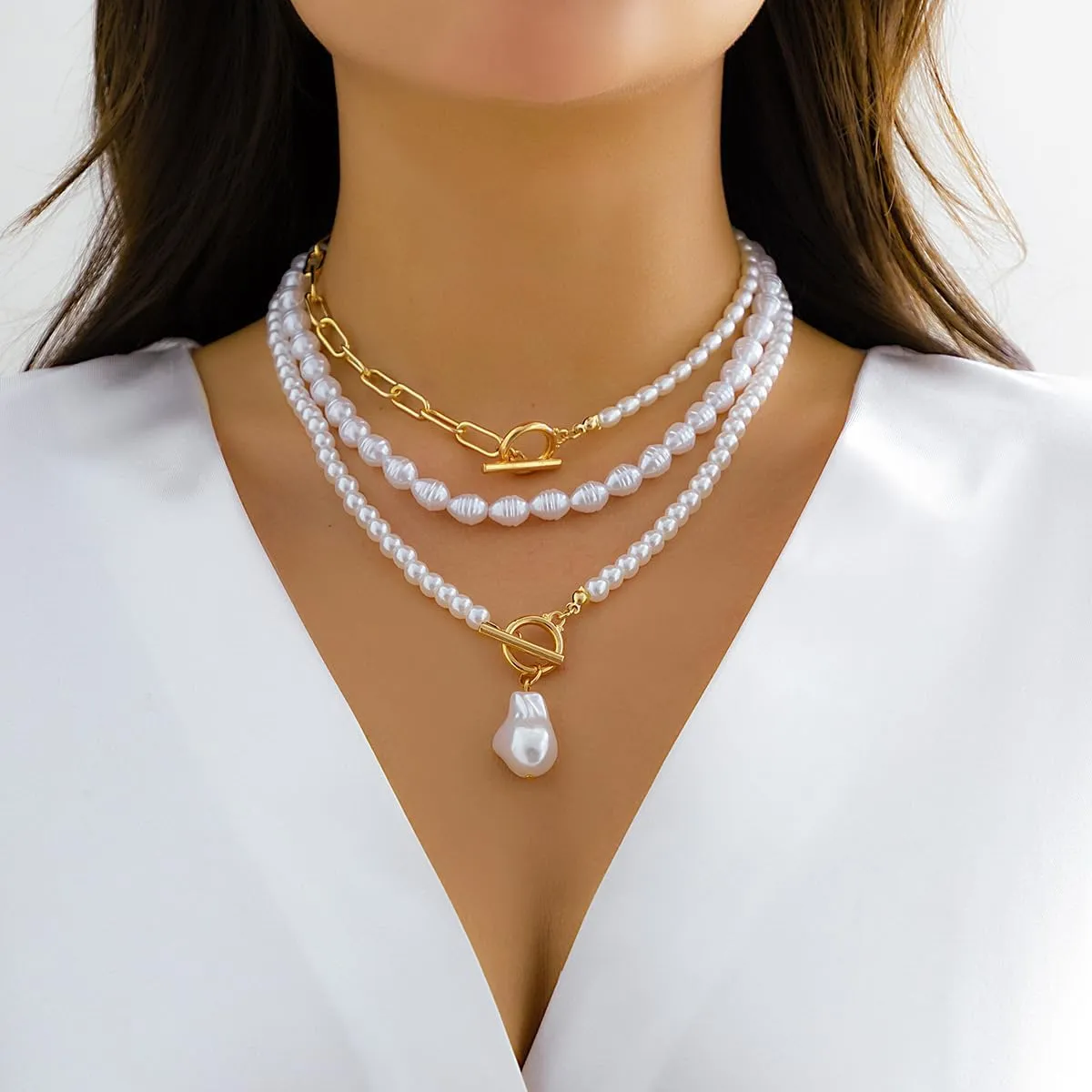 Dainty Layered Pearl Necklaces for Women Gold/Silver Paperclip Chain Pearl Choker Necklaces for Women Vintage Toggle Necklace Chunky Baroque Pearl Necklace