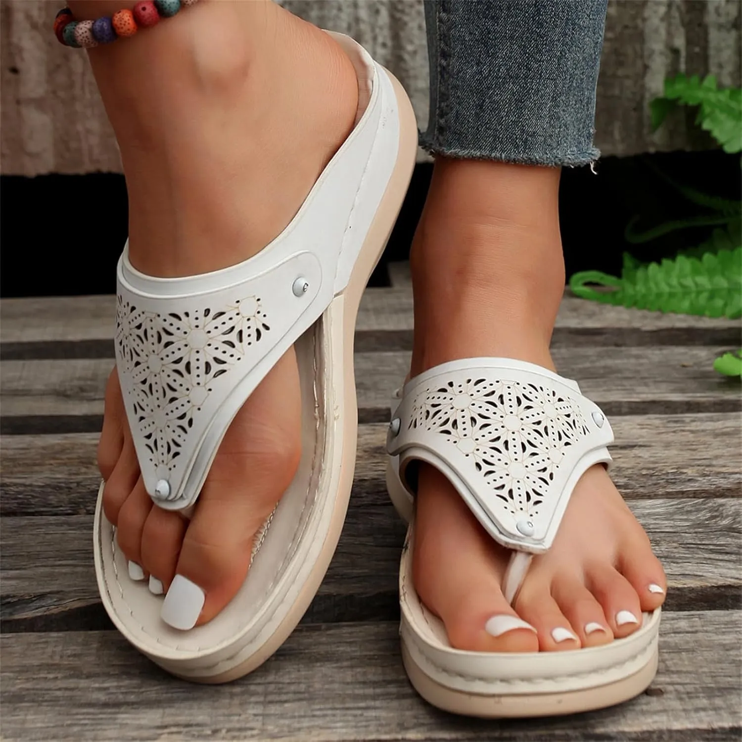 Flip Flops for Women with Arch Support Wide Width Roman Sandals Orthopedic Slippers Comfort Slides for Summer Vacation Dressy Casual Sandals Thong Flat Sandal Non-Slip Beach Slippers Lightweight