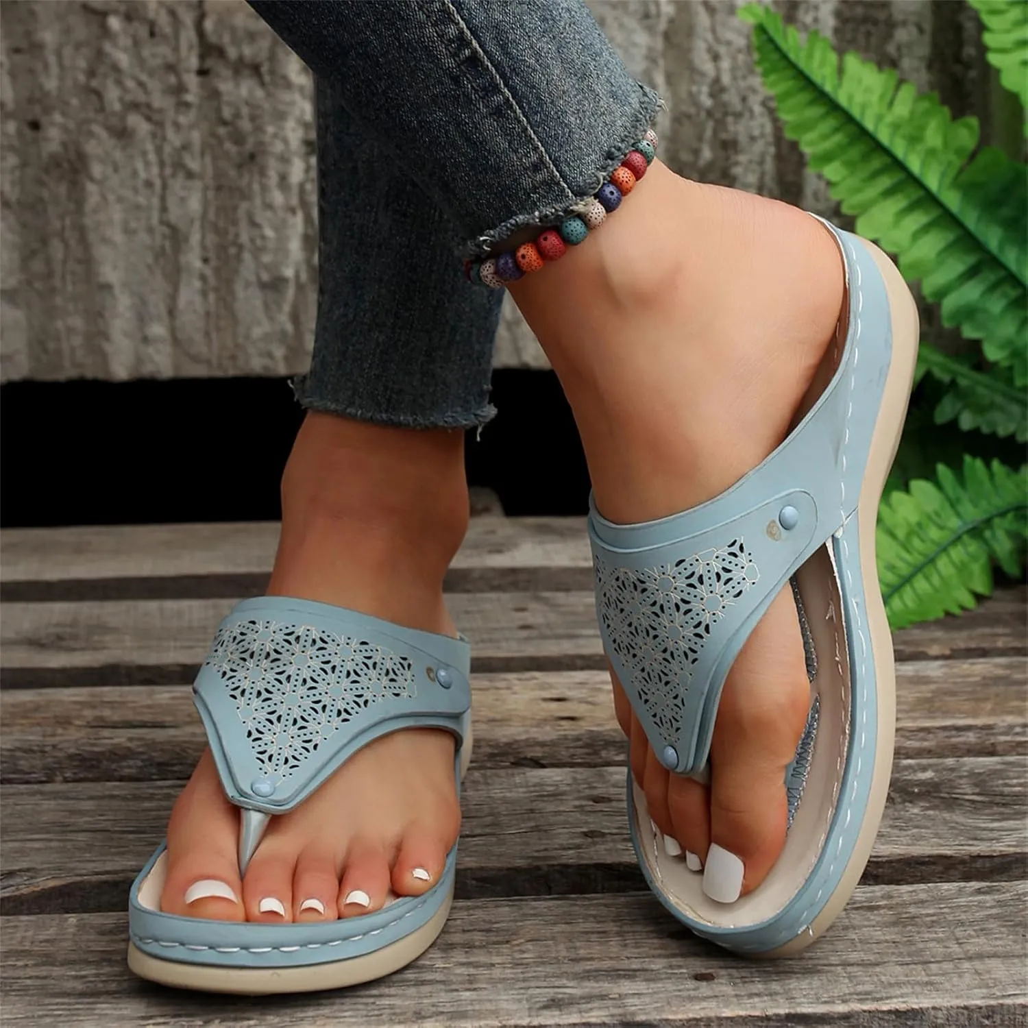 Flip Flops for Women with Arch Support Wide Width Roman Sandals Orthopedic Slippers Comfort Slides for Summer Vacation Dressy Casual Sandals Thong Flat Sandal Non-Slip Beach Slippers Lightweight