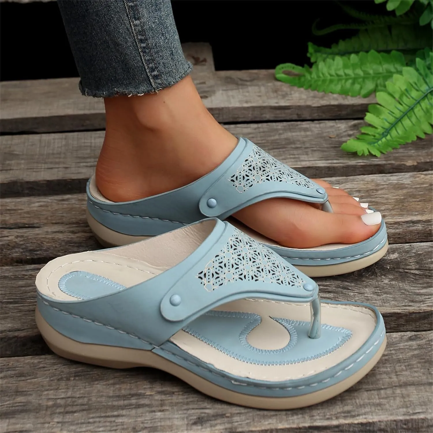 Flip Flops for Women with Arch Support Wide Width Roman Sandals Orthopedic Slippers Comfort Slides for Summer Vacation Dressy Casual Sandals Thong Flat Sandal Non-Slip Beach Slippers Lightweight