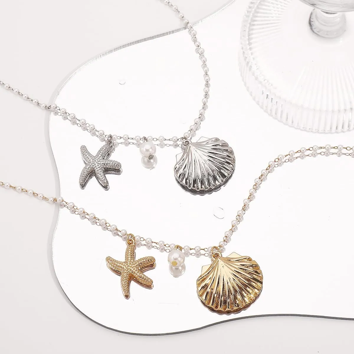 Gold Shell Charm Necklace for Women,Layered Gold Seashell Starfish Necklaces Boho Surfer Beach Necklaces Dainty Summer Vacation Jewelry Costume Accessories