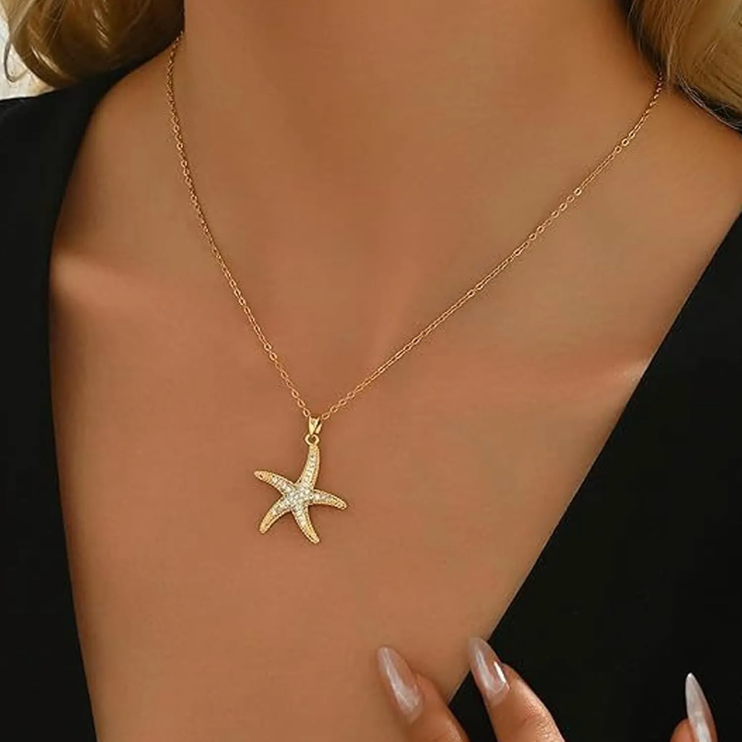Gold Starfish Necklace for Women Layered Sea Shell Beach Necklaces Starfish Pendant Beachy Ocean Necklace Statement Cowrie Seashell Summer Necklaces for Vacation Jewelry Gifts Trendy Stuff