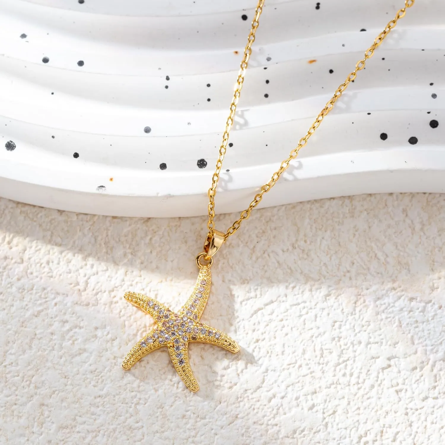 Gold Starfish Necklace for Women Layered Sea Shell Beach Necklaces Starfish Pendant Beachy Ocean Necklace Statement Cowrie Seashell Summer Necklaces for Vacation Jewelry Gifts Trendy Stuff