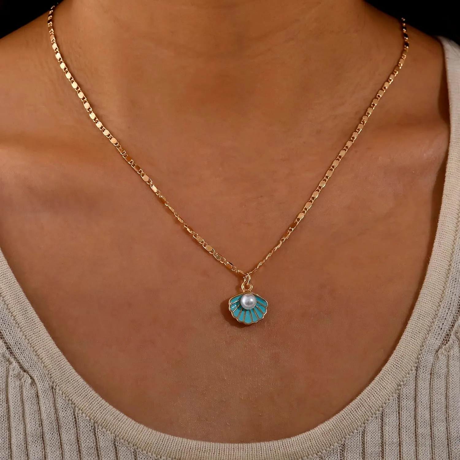 Layered Shell Necklaces Bohemian Pearl Starfish Seashell Pendant Necklace for Women Scallop Choker Necklace Summer Beach Jewelry Gift