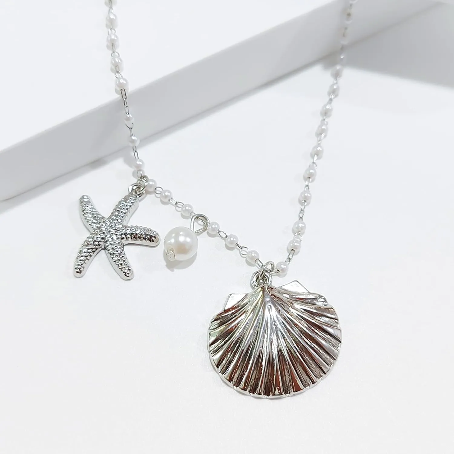 Seashell Necklace for Women Starfish Necklace Summer Beach Charm Necklaces Trendy Boho Pearl Shell Necklaces Summer Outfits for Women Beach Starfish Earrings Vacation Earrings Seashell Jewelry