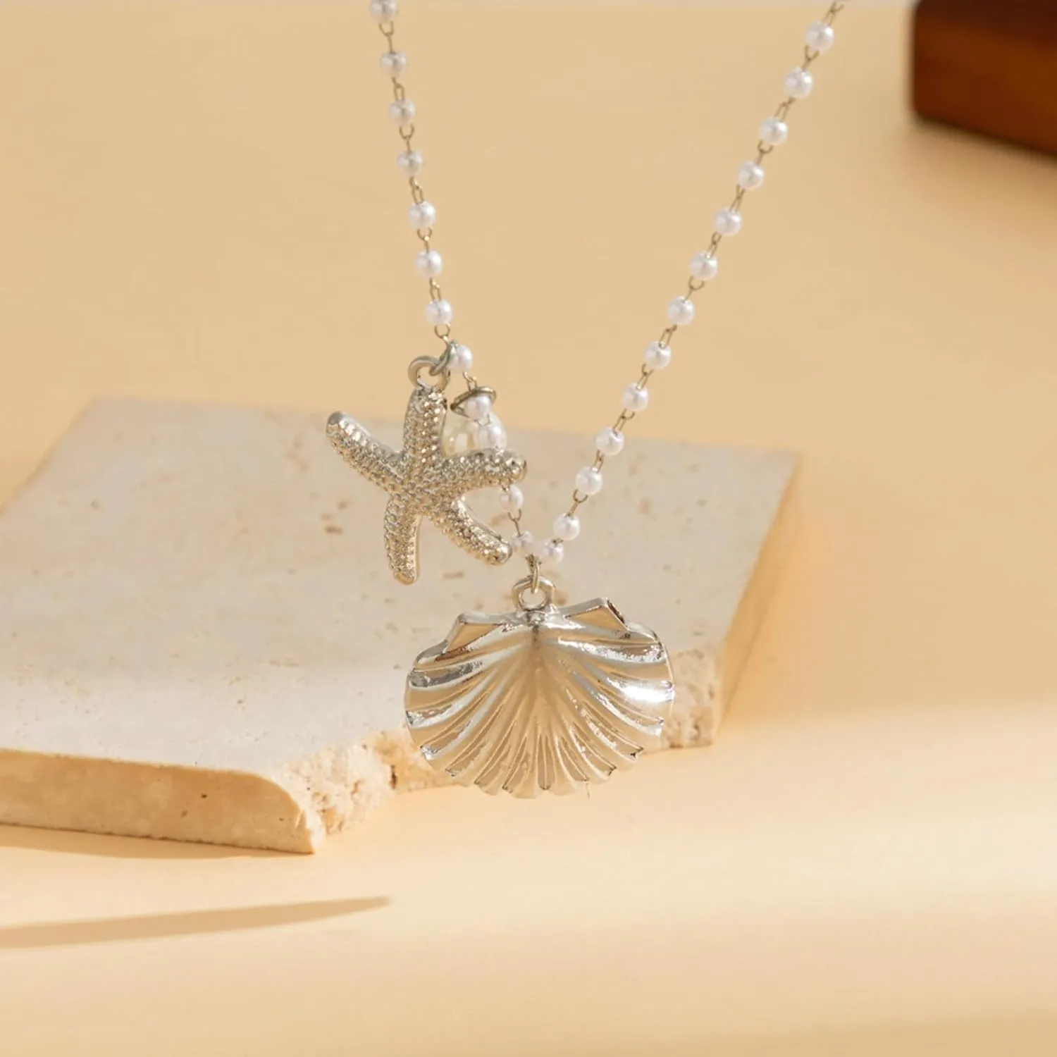 Seashell Necklace for Women Starfish Necklace Summer Beach Charm Necklaces Trendy Boho Pearl Shell Necklaces Summer Outfits for Women Beach Starfish Earrings Vacation Earrings Seashell Jewelry