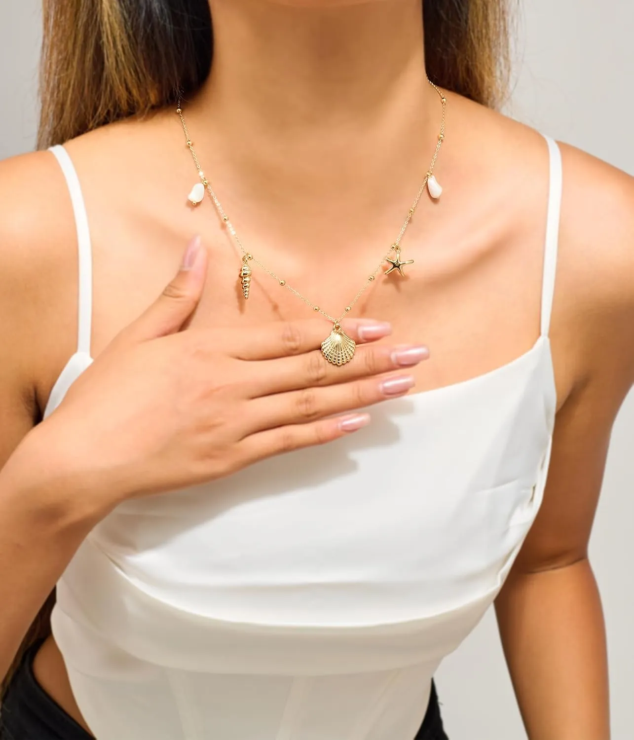 WOWORAMA Gold Sea Shell Necklace for Women Shell Starfish Pearl Charm Necklace Trendy Ocean Sea Pendant Choker Necklace Boho Summer Beach Necklace Jewelry